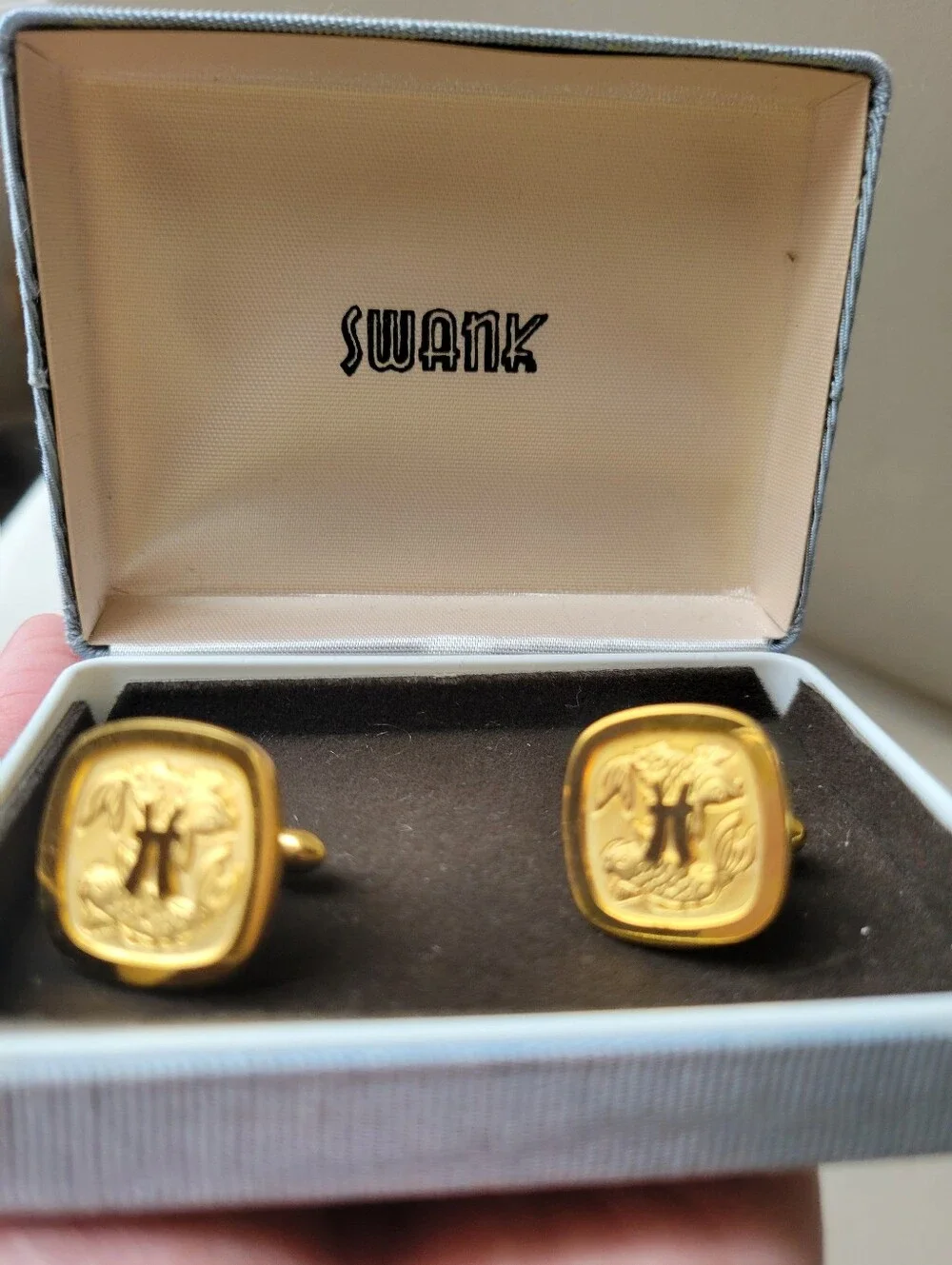 SWANK Vintage Pisces Cufflinks ~ 1970s ~ Original Logo Box ~ Fish  Zodiac Unisex